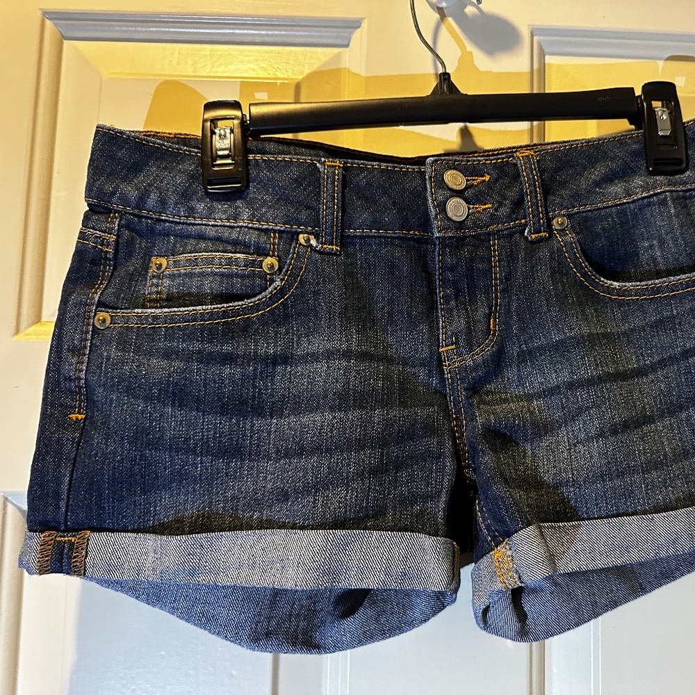 SO Conrad Cuffed Short Shorts Dark Wash Size 9